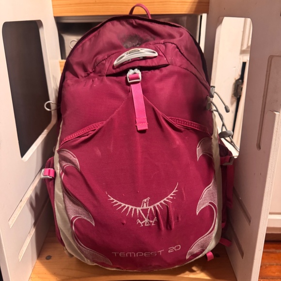 Osprey Mystic Magenta Tempest 20 backpack - Picture 1 of 15